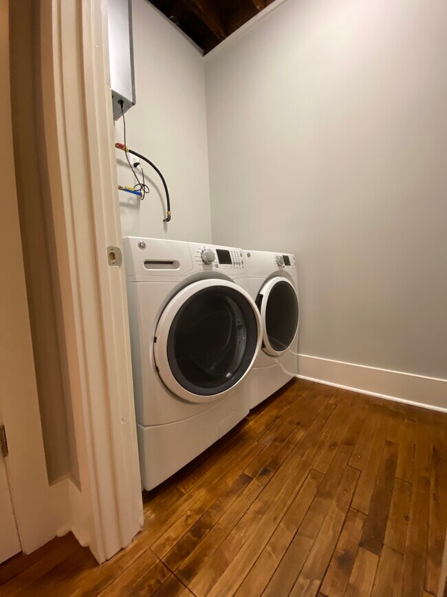 Laundry Room - 1200 Commerce St Unit #3