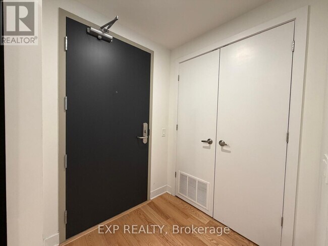 Photo - 180 George St Unité 304