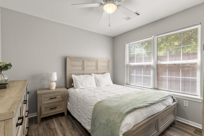 Sunset Pointe Apartments