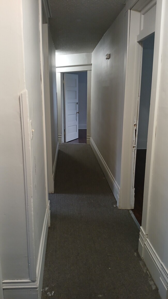 Photo - 628 N Linn St Unit #1