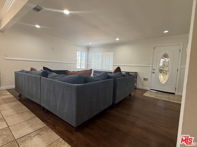 8701 Kittyhawk Ave