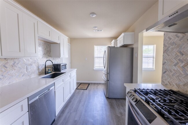 Photo - 4942 Bataan Rd