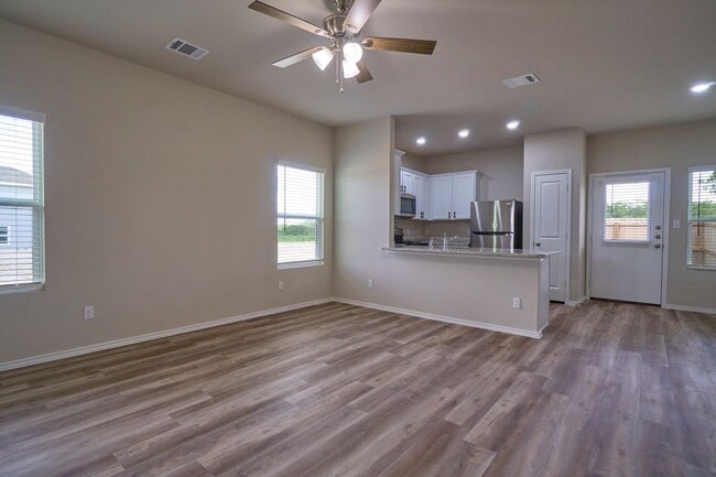 Photo - Hunters Ranch Beauty! 3 Bedroom 2 1/2 Bath Townhome