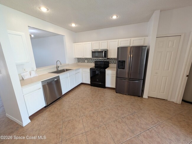 Photo - 290 Marion Pl