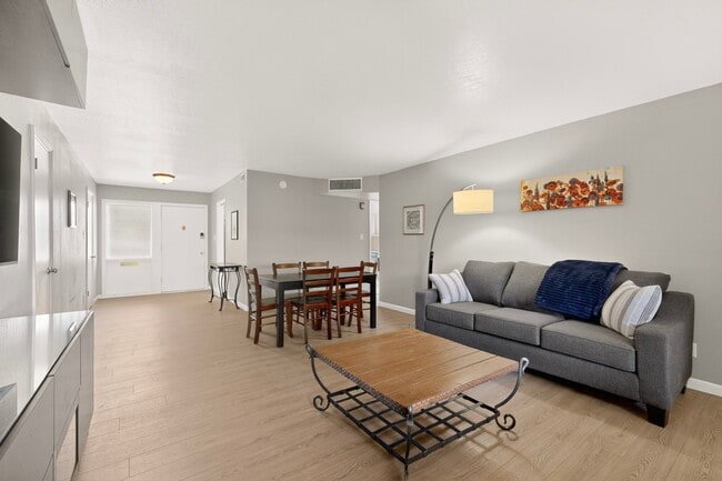 Photo - 4707 Marquette Ave NE