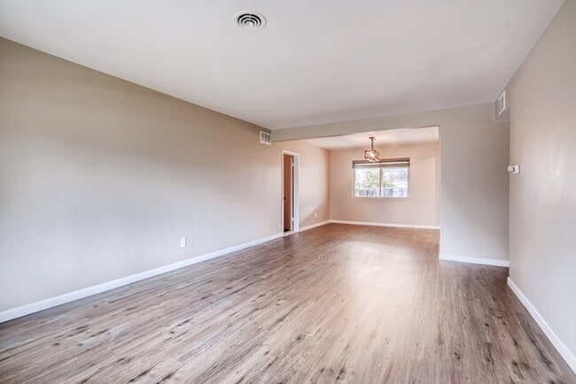 Photo - 1054 N Revere St