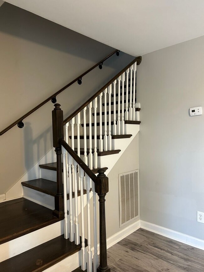 Photo - 815 Poindexter Ave Unit B