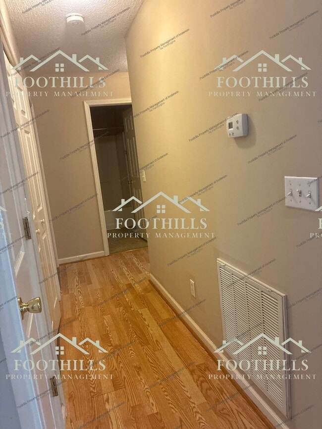 Photo - 107 Ashton Ln