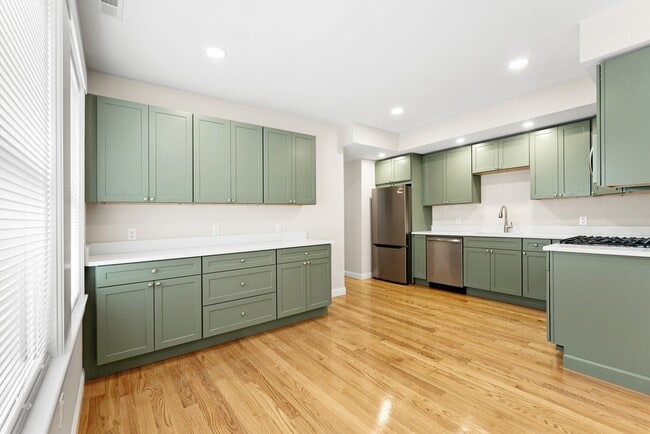 Building Photo - 42 Almont St Unit 3L Rental