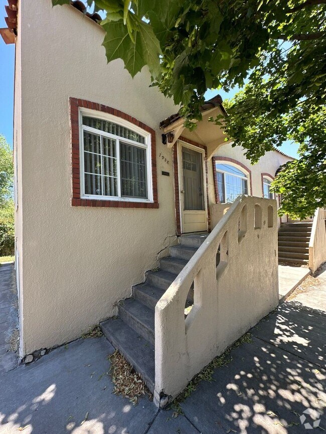 Building Photo - 1938 Erie St Rental
