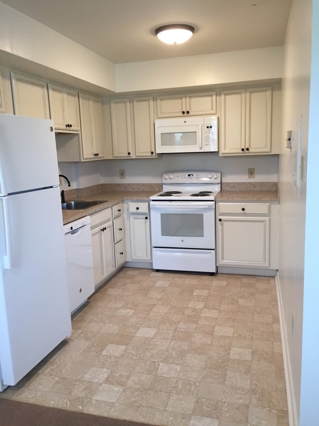 Photo - 53 E Urner St