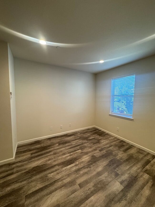 Building Photo - 842 Oro St Unit A Rental
