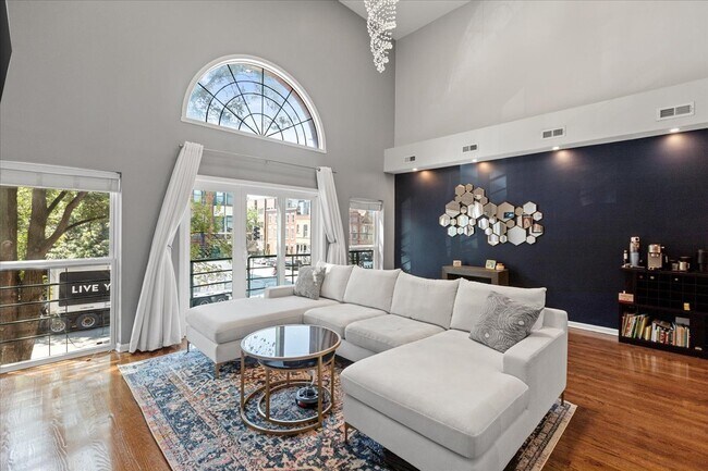 Photo - 1754 W Division St House