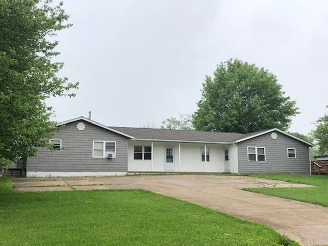 Building Photo - NICE 2 Bedroom, Move-In Ready! Unit 1441