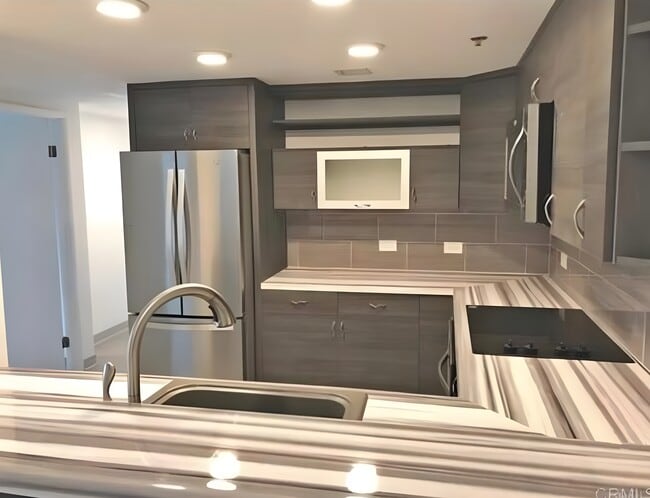 Photo - 425 W Beech St