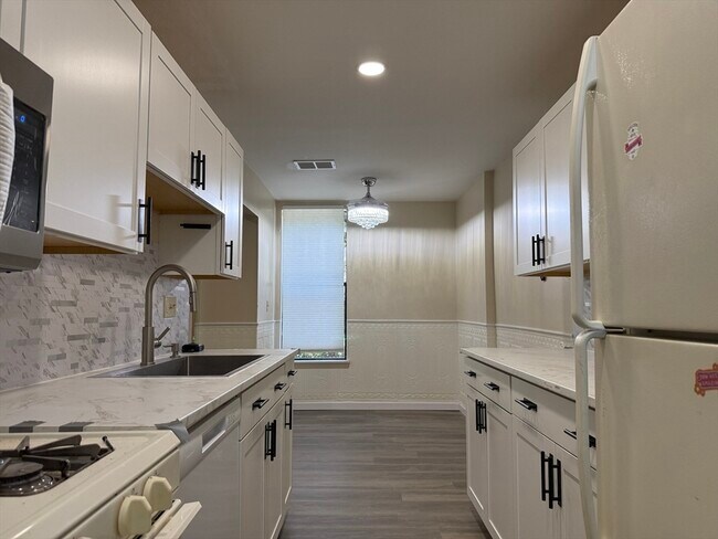 Photo - 52 Shrewsbury Green Dr Apartment Unit D