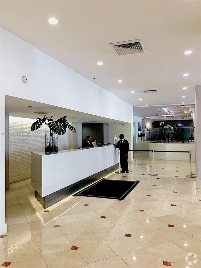 Building Photo - 100 Lincoln Rd Unit 303 Rental