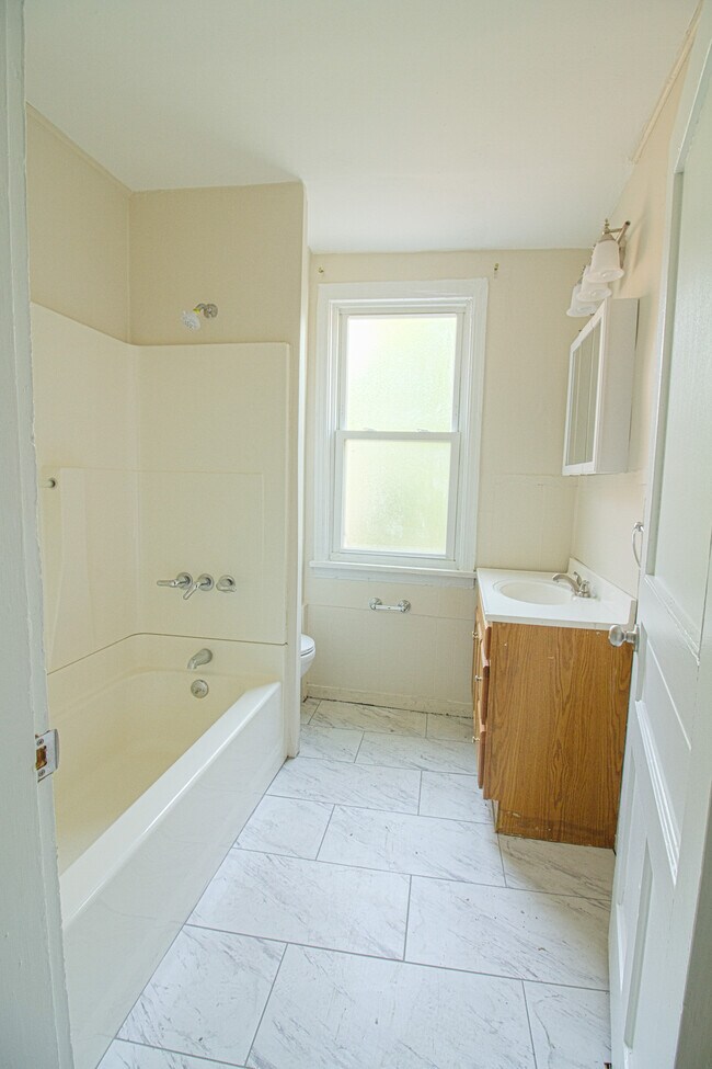 Photo - 1817 Jancey St