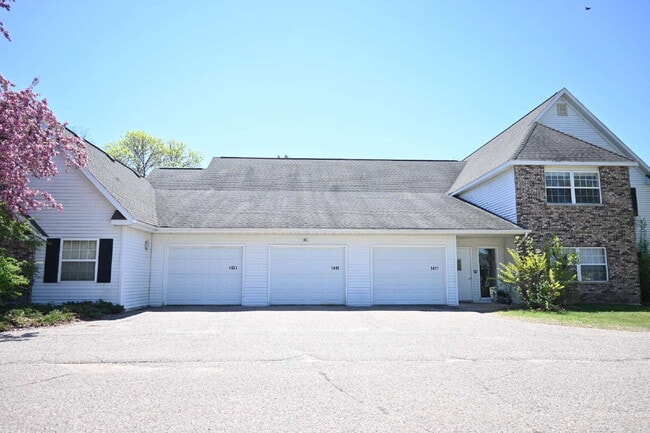 Building Photo - 1421 River View Ave Unit 1419