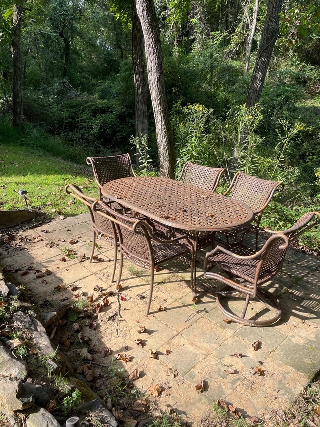 Creekside Patio - 222 New Stock Rd Unit B