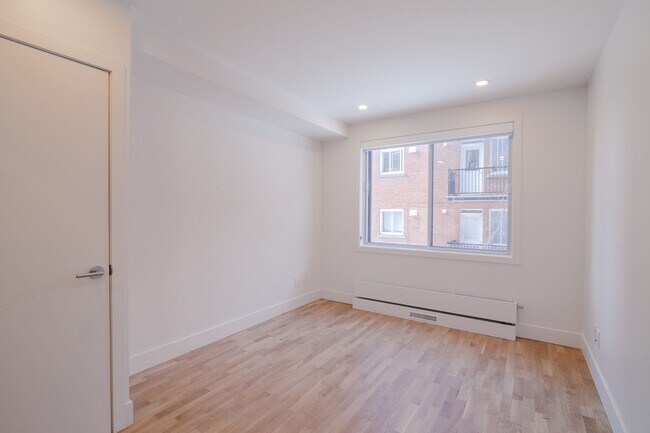 Photo - 4585 Av. Dupuis Unit 8