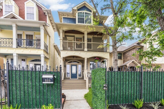 Photo - 809 W 20th St