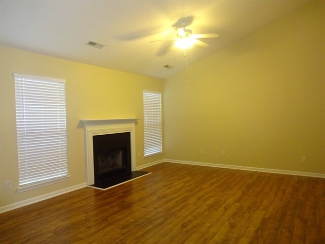 Photo - 204 Appleton Ln