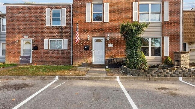 Building Photo - 1072 Level Green Blvd