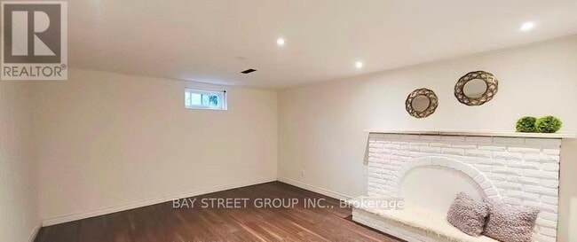 Photo - 53 Marblemount Crescent