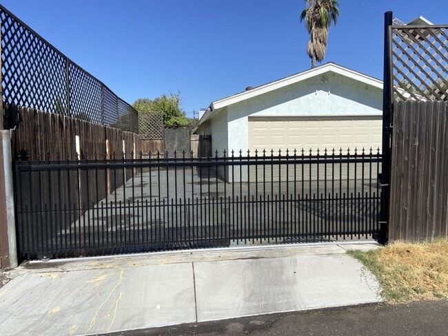 Photo - Adorable Home in Oleander Area!