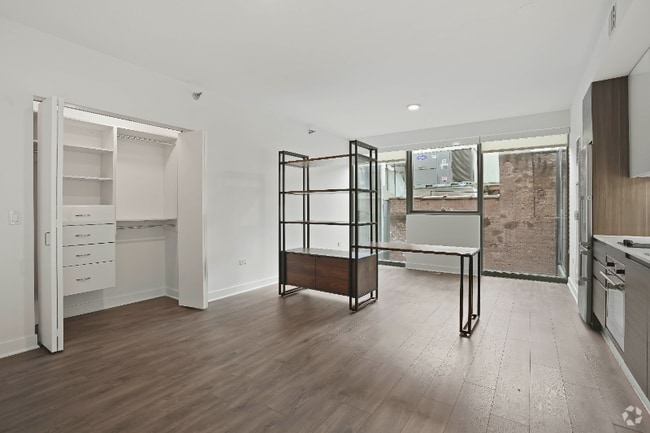 Building Photo - 223 W Hubbard St Rental