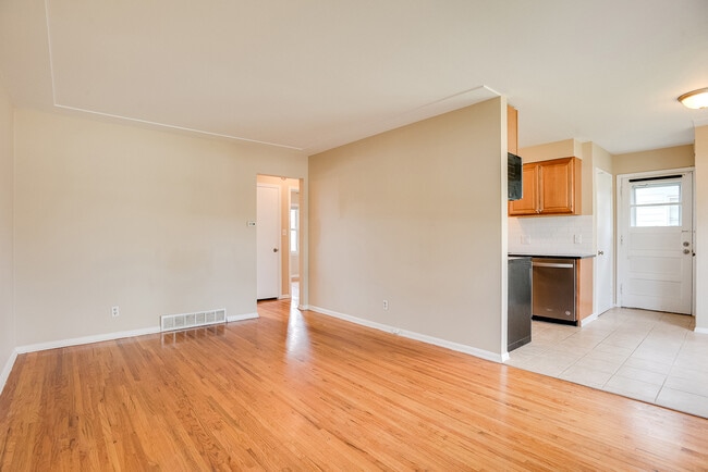 Photo - 842 St Paul Ave