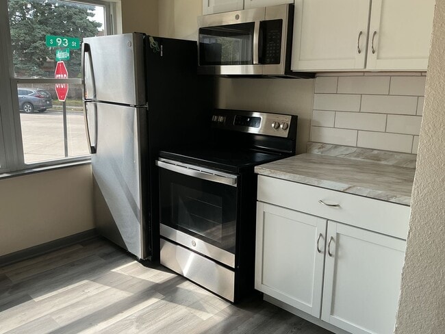 Building Photo - 2180 S 93rd St Unit Residential