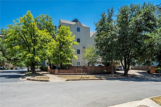 Photo - 2510 San Gabriel St Unidad 303