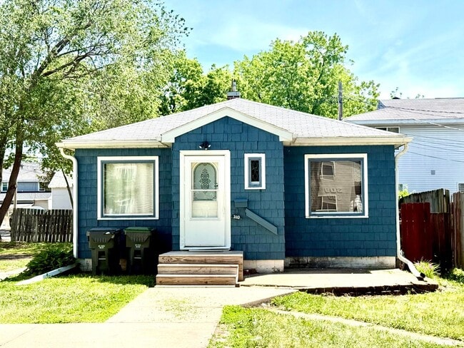 Building Photo - 310 10th St N Unit 310 9th Street North