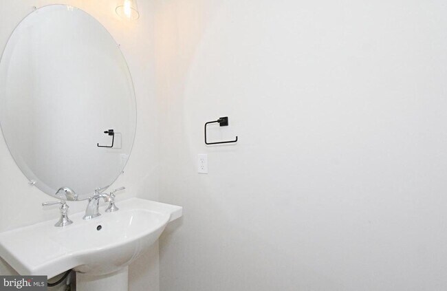 Photo - 51 E Clymer Ave