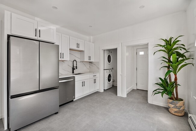 Photo - 279 E Squantum St Unidad 1 Rental