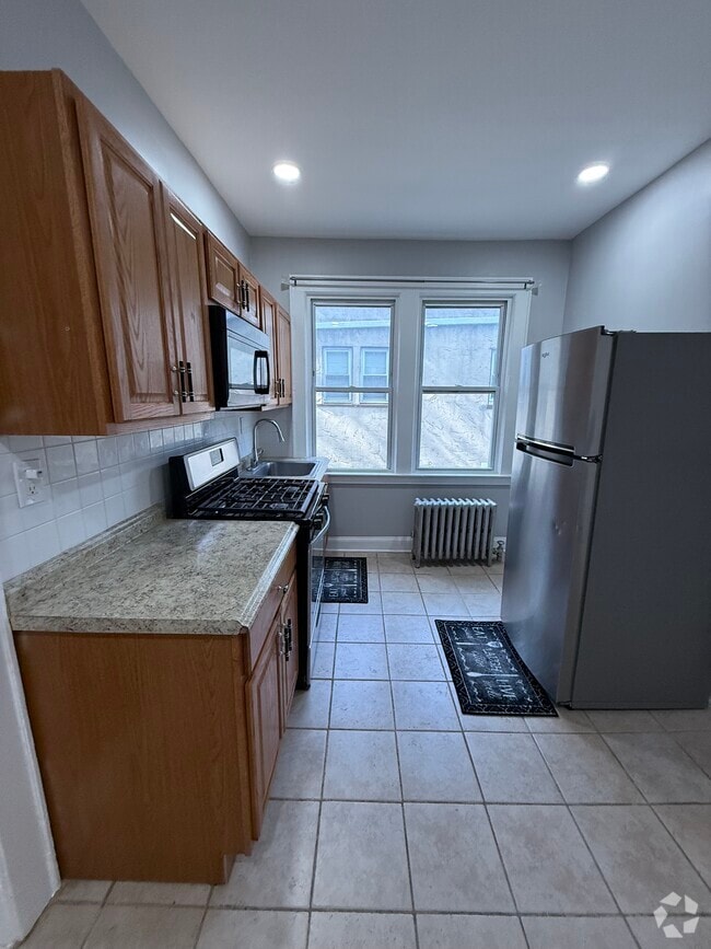 Building Photo - 562 N Maple Ave Rental