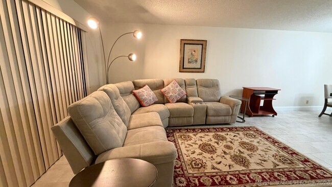 6866 Huntington Ln Unit 504