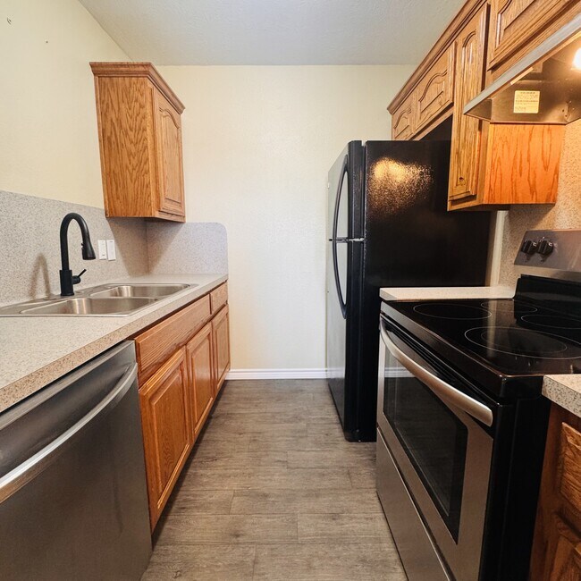 Photo - 6824 Camden Ln Townhome