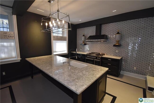 Photo - 100 N 4th St