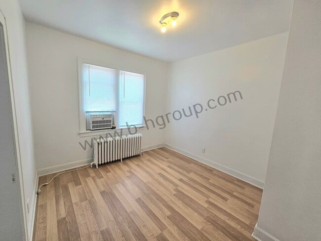 Photo - 2106 52nd St Unit Upper Front