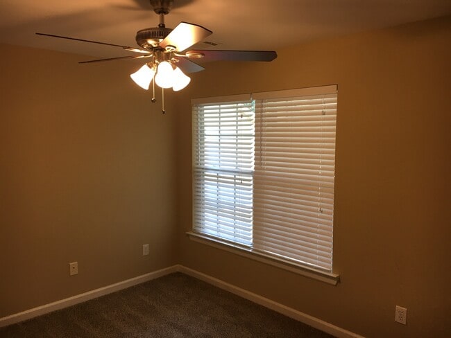 Building Photo - Beautiful 3 bedroom Home! (Updated Pictures Coming Soon)