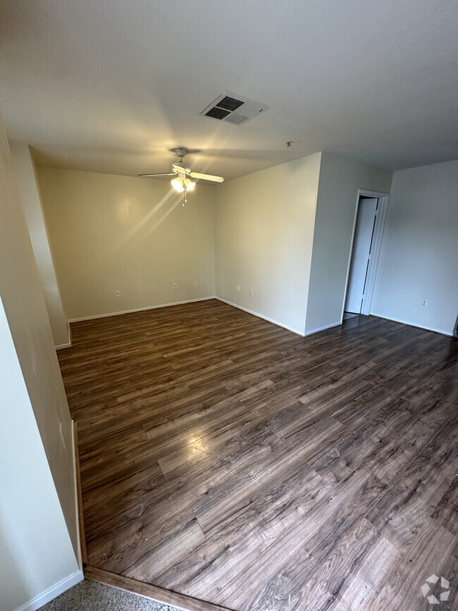 Building Photo - 600 Hosking Ave Unit A Rental