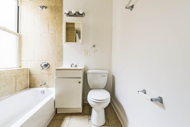 Photo - 6954 S Calumet Ave 326 E 70th St Chicago, IL 60637