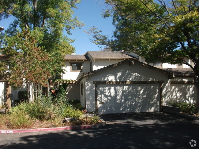 Building Photo - 3 Bedroom Townhouse in South San Jose