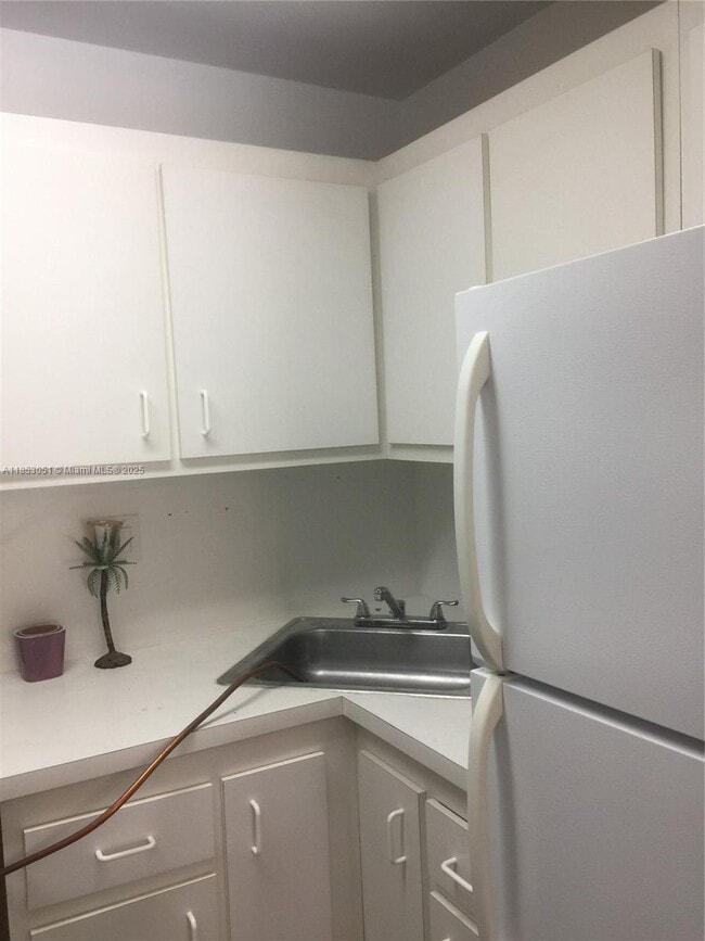 Building Photo - 9229 SW 87th Ave Unit D7 Rental