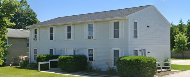 Building Photo - 2411 Camelot Blvd Unit A Rental