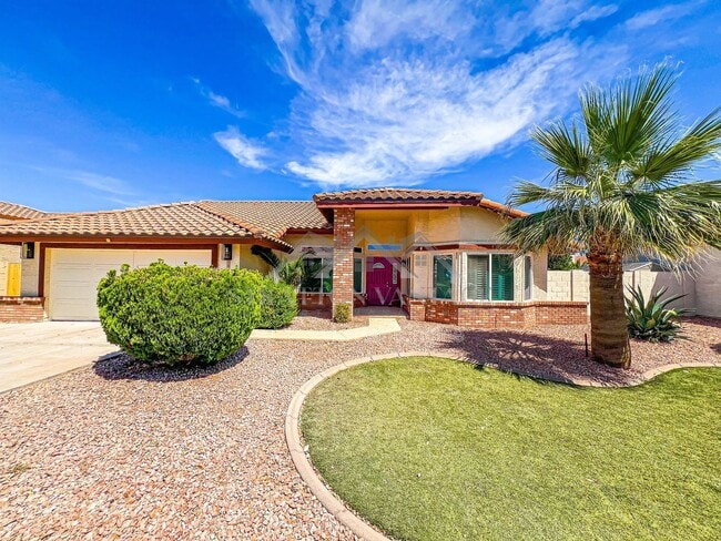 Building Photo - 1966 E Belmont Dr