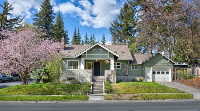 Building Photo - Beautiful Craftsman Bungalow on the edge o... Rental